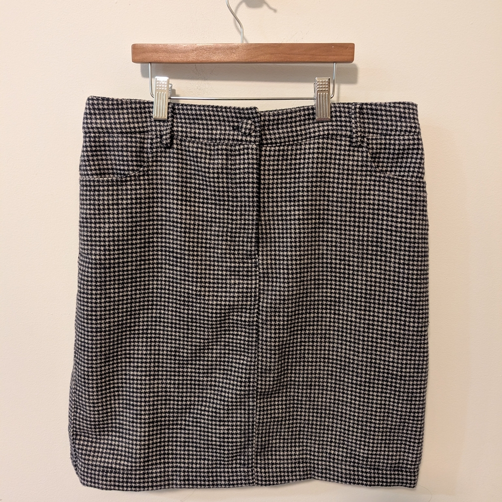 Cupcakes And Cashmere Black and White Houndstooth Mini Skirt Size 4